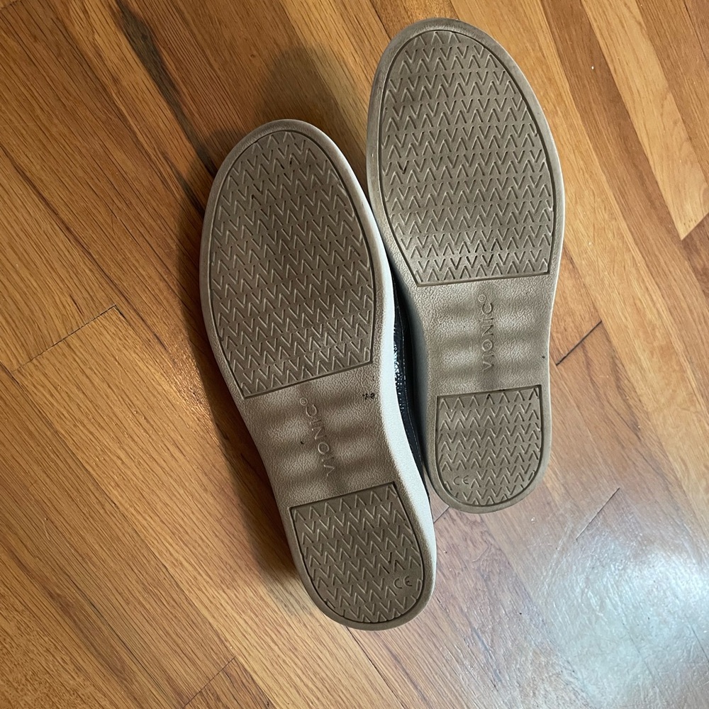 Vionic Women’s Black Slip-Ons - Picture 5 of 7